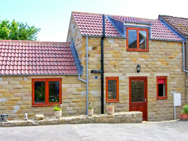 Farm Yard Cottage Pet-Friendly Cottage, Allerston Near Pickering, North York Moors & Coast (Ref 27177)
