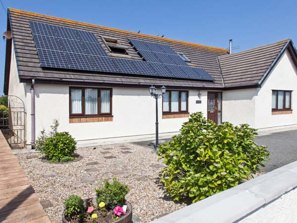 The Willows Pet-Friendly Cottage, Trearddur Bay, North Wales (Ref 27187)