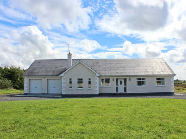 Mees House Pet-Friendly Cottage, Timicat Near Glenamaddy, County Galway, West (Ref 27514)
