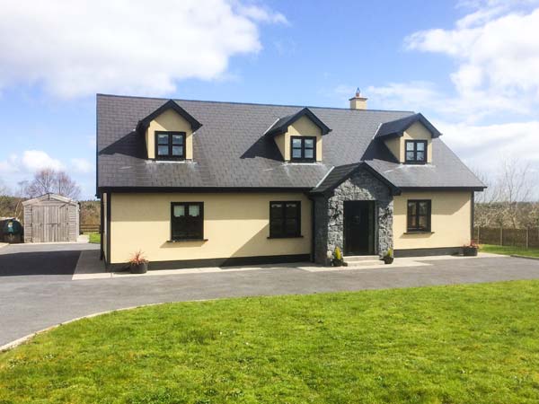 3 Knockauncarragh Pet-Friendly Cottage, Woodford, County Galway, West (Ref 27827)