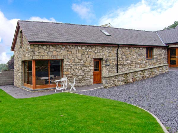 Beudy Bach Pet-Friendly Cottage, Llangoed, North Wales (Ref 27844)