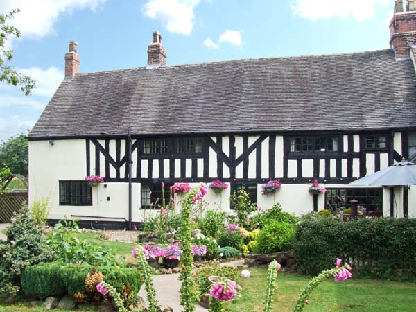 Stallington Hall Farm Pet-Friendly Cottage, Stallington Near Blythe Bridge, Peak District (Ref 28004)