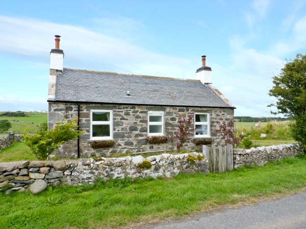 Wee Dug Hoose Pet-Friendly Cottage, Stairhaven, Southern Scotland (Ref 28138)