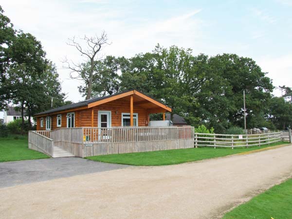 Waterside Lodge Family Cottage, Church Broughton, Peak District (Ref 28919)