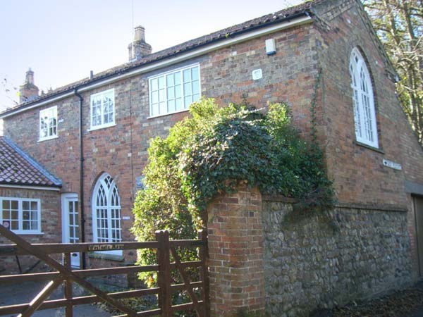 Westgate Mews Pet-Friendly Cottage, Hornsea, North York Moors & Coast (Ref 30232)