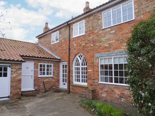 Westgate Mews Pet-Friendly Cottage, Hornsea, North York Moors & Coast (Ref 30232)