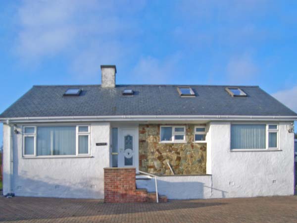Trem Ynys Pet-Friendly Cottage, Mynytho, North Wales (Ref 30996)