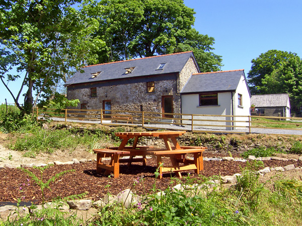 Y Bwthyn Family Cottage, Llandissilio, South Wales (Ref 3789)