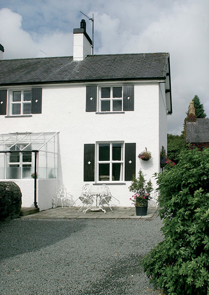 Gardeners Cottage Pet-Friendly Cottage, Talhenbont Hall Country Estate, North Wales (Ref 383)
