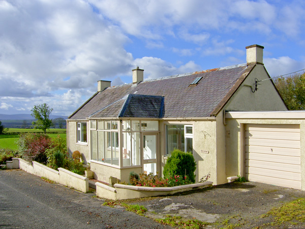 West Winds Pet-Friendly Cottage, Torthorwald, Southern Scotland (Ref 4394)