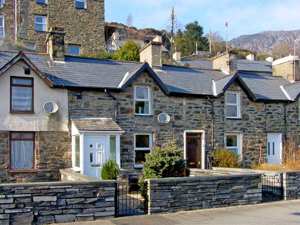 Glan-Yr-Afon Cottage Pet-Friendly Cottage, Tanygrisiau, North Wales (Ref 4537)