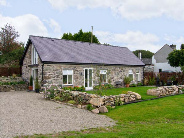 Beudy Hywel Pet-Friendly Cottage, Llanrug, North Wales (Ref 6145)