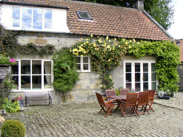 Ainthorpe Farm Cottage Pet-Friendly Cottage, Danby, North York Moors & Coast (Ref 738)