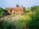 The Retreat Romantic Cottage, Oulton, East Anglia (Ref 7493)