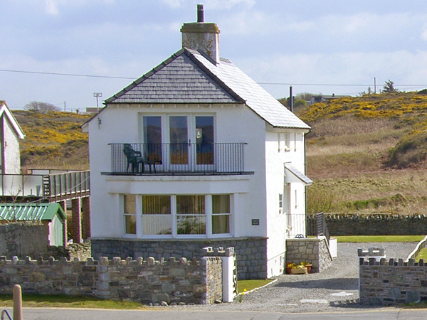 Porth House Beach Cottage, Trearddur Bay, North Wales (Ref 761)