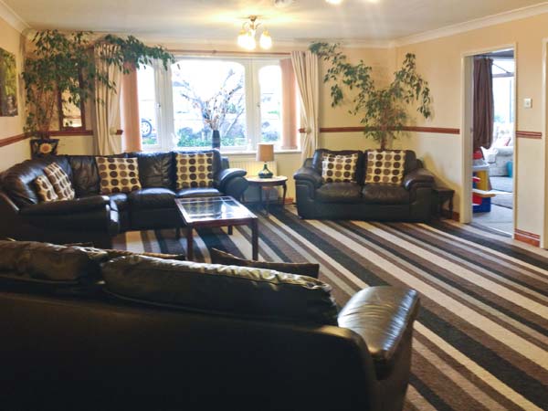 Beach Bungalow Coastal Cottage, Rhyl, North Wales (Ref 8086)