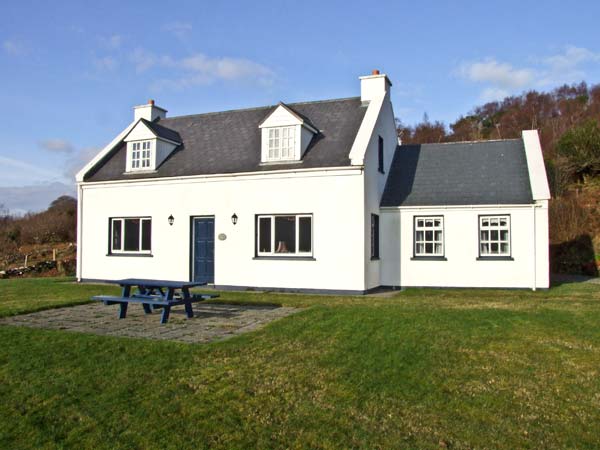 Derriana Lodge Pet-Friendly Cottage, Waterville, County Kerry, South West (Ref 8255)
