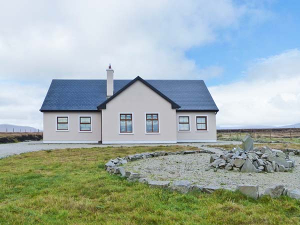 Tullaghan View Pet-Friendly Cottage, Ballycroy, County Mayo, West (Ref 903825)