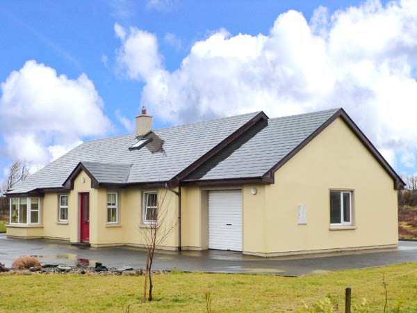 3 Alderwood Pet-Friendly Cottage, Cahersiveen, County Kerry, South West (Ref 903947)