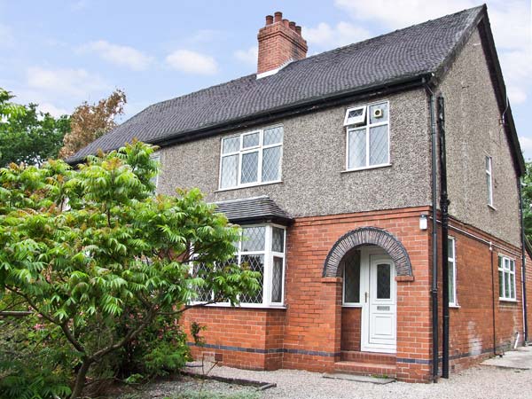 Birchwood House Pet-Friendly Cottage, Ramshorn Wood Near Alton Towers, Peak District (Ref 904182)
