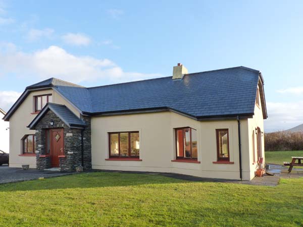 Architect House Family Cottage, Ballyferriter, County Kerry, South West (Ref 904618)