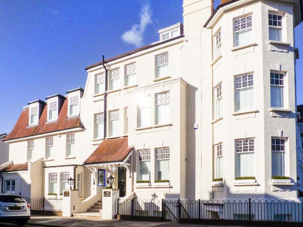  Tower Apartment No. 3 Beach Cottage, Southend-On-Sea, East Anglia (Ref 904972)