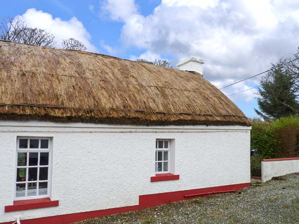 Izzies Pet-Friendly Cottage, Carndonagh, County Donegal, North West (Ref 904987)