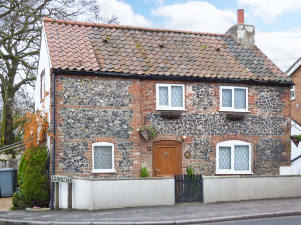 1 Fakenham Road Pet-Friendly Cottage, Lenwade, East Anglia (Ref 905524)