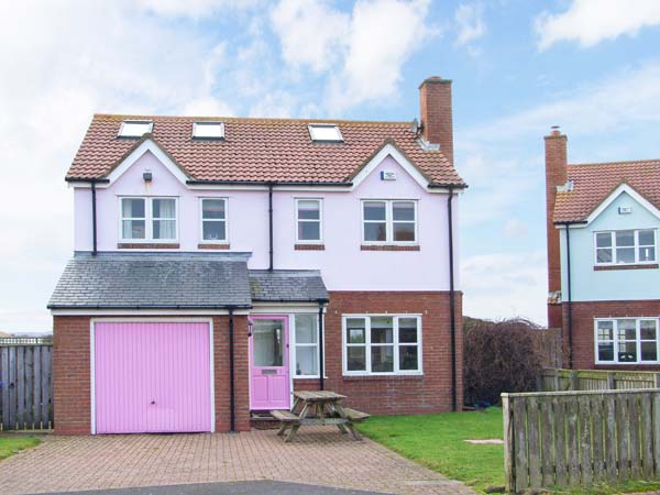 The Dunes Pet-Friendly Cottage, Beadnell, Northumberland (Ref 905648)