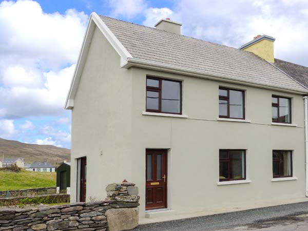 Kevin's Cottage Family Cottage, Caherdaniel, County Kerry, South West (Ref 906942)