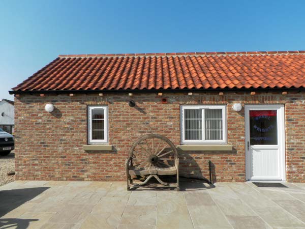 Wheel Wrights Cottage Pet-Friendly Cottage, Barmston, North York Moors & Coast (Ref 9888)