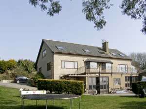 Pendre Apartment (Upstairs)