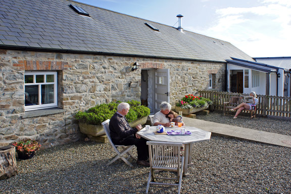 Bwthyn Bach in Newport, Ref 6161