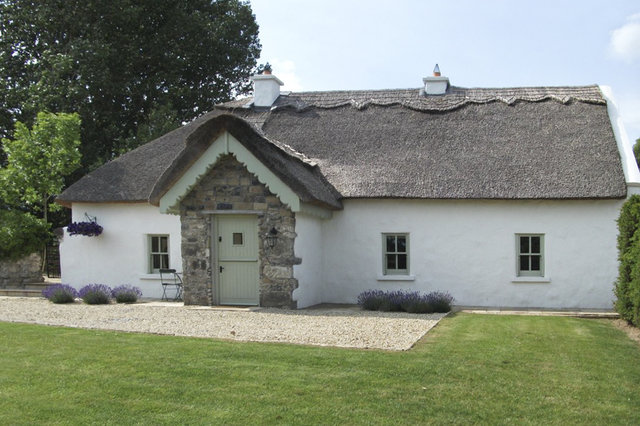 The Humble Daisy in Woodford, County Galway, Ref 30577.