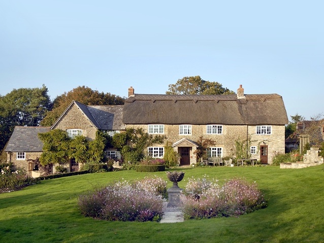 Holiday cottage in Dorset with tennis court