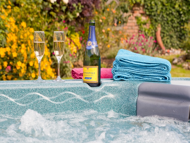 Holiday cottage with hot tub