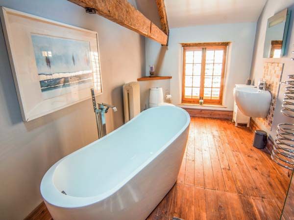 Bathroom The Malthouse