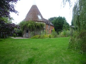 Walk of the Month: Oast house at Elvey Farm near Pluckley