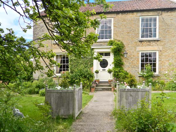 Manor Farm Family Cottage, Hutton Buscel, North York Moors & Coast (Ref 15822),Scarborough