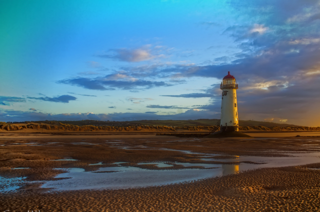 talacre beach lighthouse