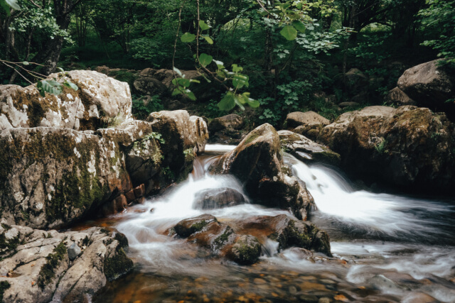 aira force waterfall rocks