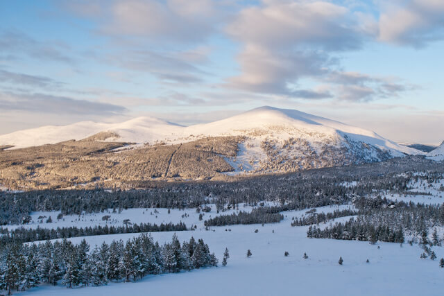 Snow-topped mountains in the cairngorms
