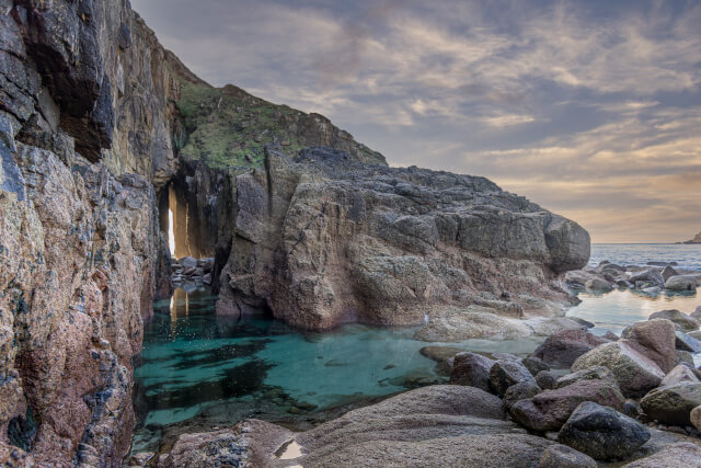 Wild Swimming In Cornwall / 10 Amazing Spots + Map & Details