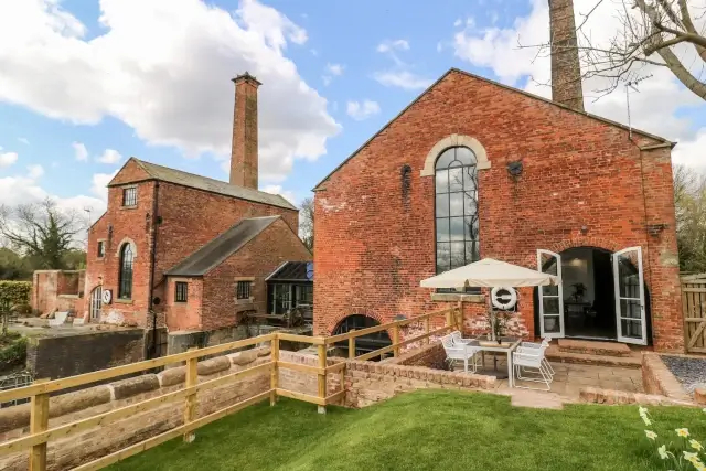 Gold Winner - The Pump House Art Studio - 1056315