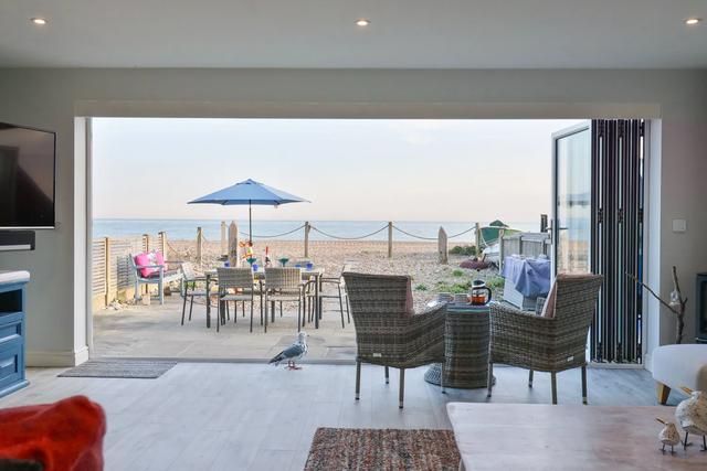Bucket and Spades- Right on the Beach (Ref.1153335)