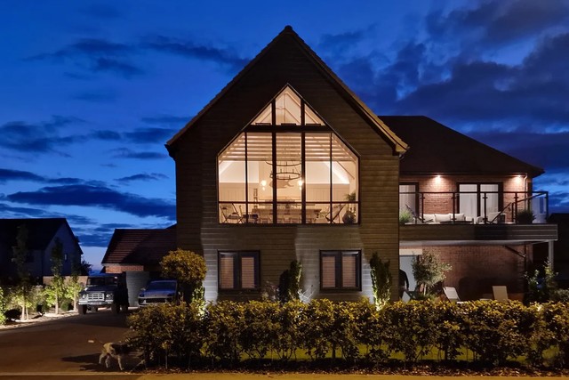 Calm Waters Luxury Beach House (Ref.1171107)