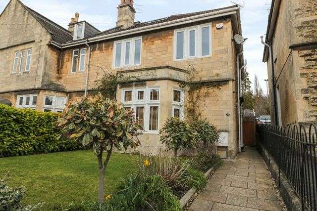 33 Crescent Gardens (Ref. 976724).