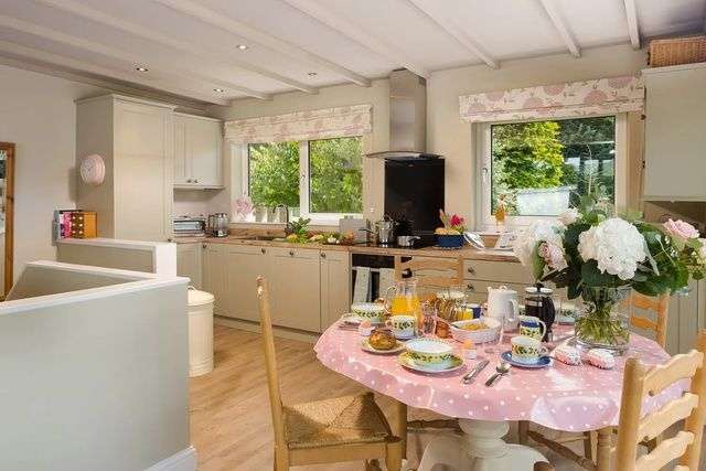 The kitchen and dining area in Mere View.