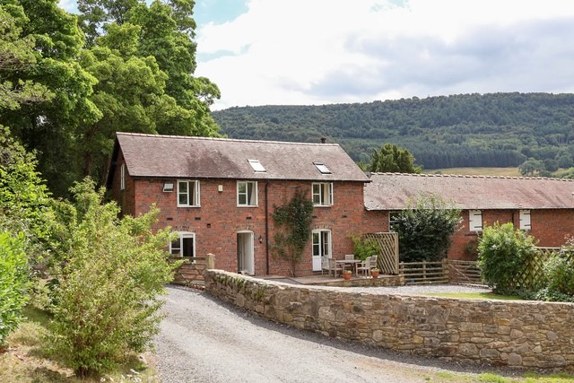 Bryn Howell Stables (Ref. 3781)