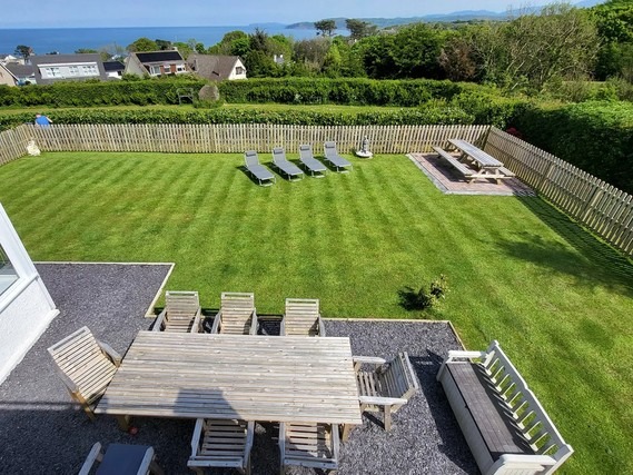 Garden lawn and furniture at Top Of The Lane Luxury Holiday Apartment.